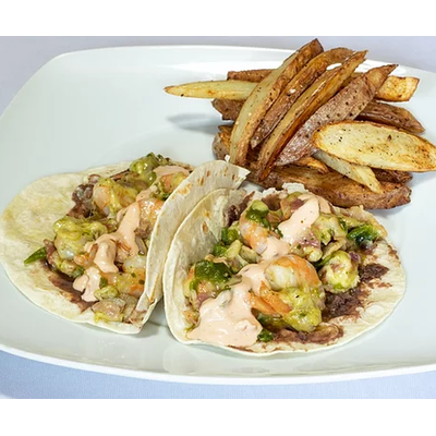 Tacos de camarón estilo tex-mex con tortilla de harina